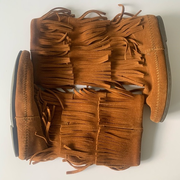 Minnetonka Moccasin 3-tier Fringe Boots - Picture 3 of 10
